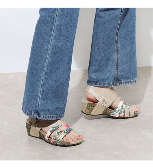 BELLUNA（ベルーナ）の「【３Ｅ／４Ｅ選べる】フットベットウェッジサンダル（サンダル・ミュール）」｜詳細画像