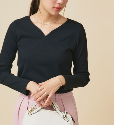 Pierrot（ピエロ）の「【選べる４ネック】華奢見えテレコリブカットソー（カットソー）」