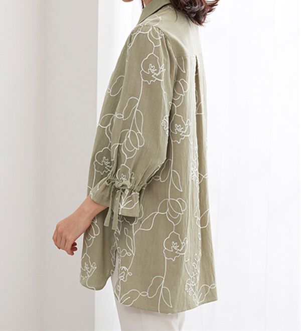 BELLUNA（ベルーナ）の「グラフィック風刺しゅう袖リボンチュニック（チュニック）」｜詳細画像