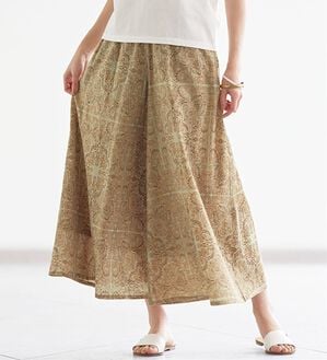 BELLUNA（ベルーナ）の「コットンボイル１００％カラーパンツ（ワイドパンツ・ガウチョ）」｜ベージュ系ペイズリー柄