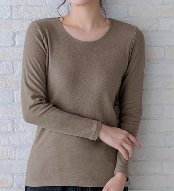 LAVIENNE（ラヴィエンヌ）の「超・暖　吸湿発熱　素肌よろこぶ綿１００％あったかインナー　クルーネックインナー（肌着・インナーウェア）」｜モカカーキ