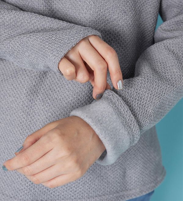 BELLUNA（ベルーナ）の「ふんわり裏起毛ニットソーロゴプルオーバー（カットソー）」｜詳細画像