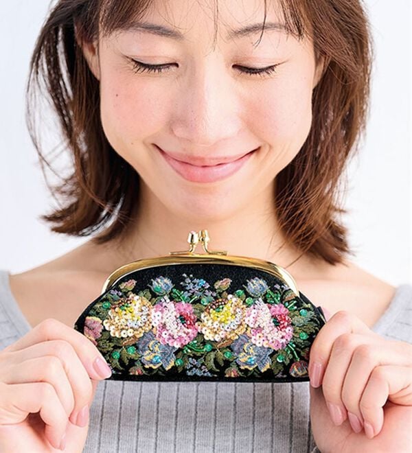 BELLUNA（ベルーナ）の「＜シンクビー＞ゴブランフラワー口金ポーチ（ポーチ）」｜詳細画像