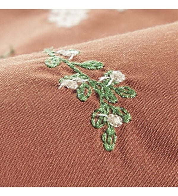 BELLUNA（ベルーナ）の「花柄刺しゅう切替デザインプルオーバー（カットソー）」｜詳細画像