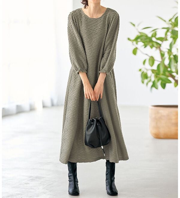 BELLUNA（ベルーナ）の「お出かけがしたくなる♪ジャカード素材ワンピース（その他ワンピース）」｜グレイッシュカーキ