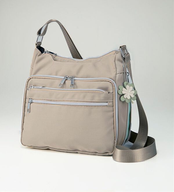 BELLUNA（ベルーナ）の「拡張機能付多収納ショルダー（ショルダーバッグ）」｜詳細画像