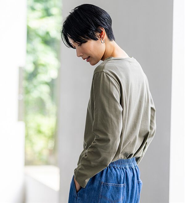 BELLUNA（ベルーナ）の「【着回しのミカタ！】綿100％大人顔サマ見えプリントロンT（カットソー）」｜詳細画像