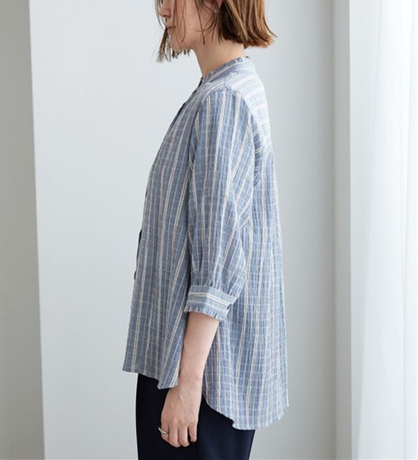 BELLUNA（ベルーナ）の「【お気軽シャツ】ぽこぽこ素材衿＆袖フリルデザインブラウス（ブラウス）」｜詳細画像