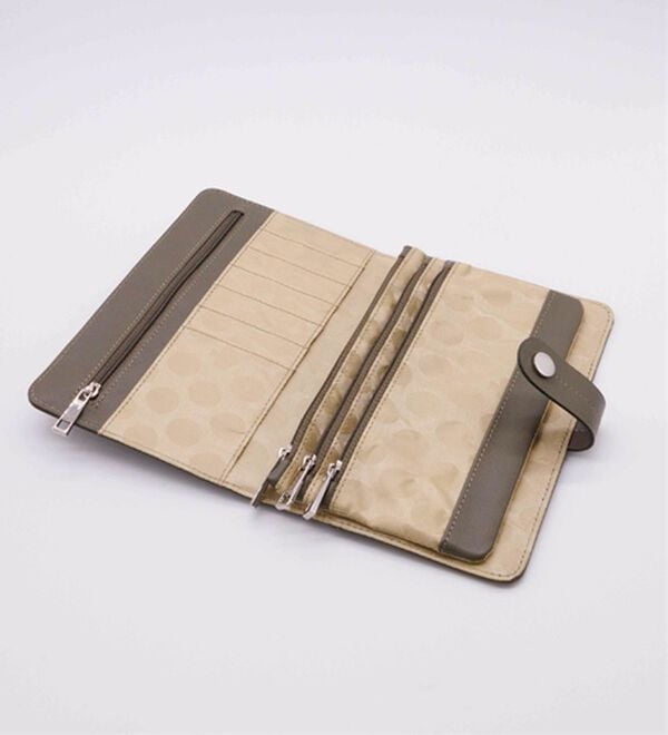 BELLUNA（ベルーナ）の「貴重品を上手に収納できる多収納本革財布（財布・パスケース）」｜詳細画像