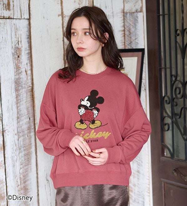BELLUNA（ベルーナ）の「＜Ｄｉｓｎｅｙ＞【ミッキー】サガラ刺しゅう裏毛トレーナー（トレーナー・スウェット）」｜ピンクレッド