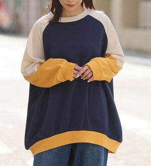 A HAPPY MARILYN（アハッピーマリリン）の「【３Ｌ～６Ｌ】厚すぎないのが着やすい！！配色デザインポンチスウェットトップス（トレーナー・スウェット）」｜ネイビー&times;イエロー系