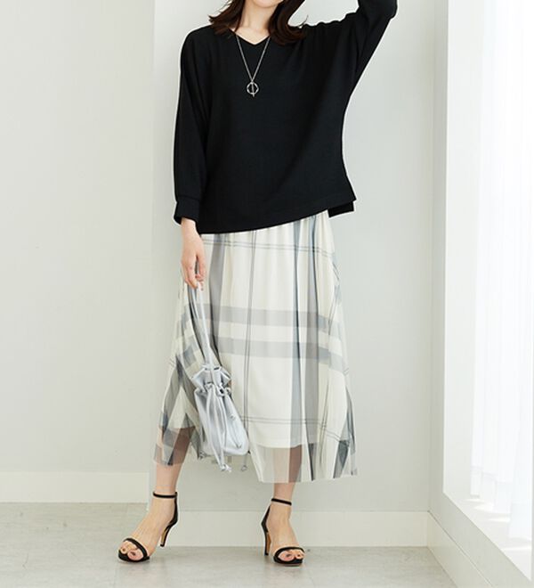 BELLUNA（ベルーナ）の「【2点セット】ネックレス付ラメ調ドルマンプルオーバー（カットソー）」｜詳細画像