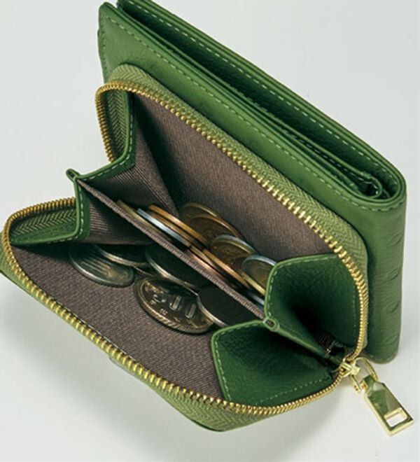 BELLUNA（ベルーナ）の「お札と小銭が同じ向き！牛革ドット型押財布（財布・パスケース）」｜詳細画像