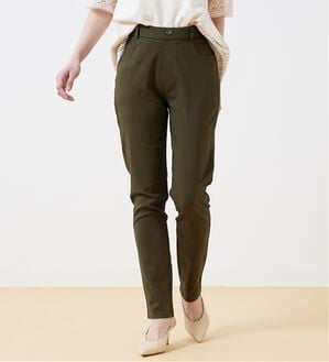 BELLUNA（ベルーナ）の「チノ見えストレッチ素材スリムパンツ（フルレングスパンツ）」｜カーキ