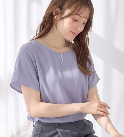 alotta（アロッタ）の「【接触冷感】パール調ボタンデザインブラウス（ブラウス）」