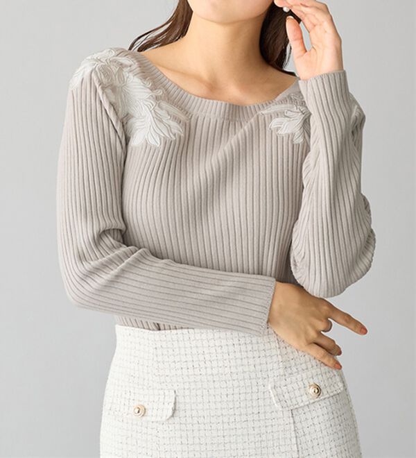 alotta（アロッタ）の「カシミヤタッチ肩刺しゅうニット（ニット・セーター）」｜詳細画像