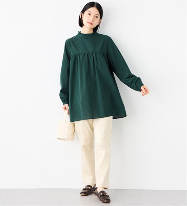 Viola e Viola（ヴィオラ エ ヴィオラ）の「パッと華やぐ繊細刺しゅうのフリル衿チュニックブラウス（チュニック）」｜詳細画像