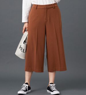 BELLUNA（ベルーナ）の「サマ見え（スーパーウォーム）ウール調センタープレスクロップドパンツ（クロップドパンツ）」｜キャメル