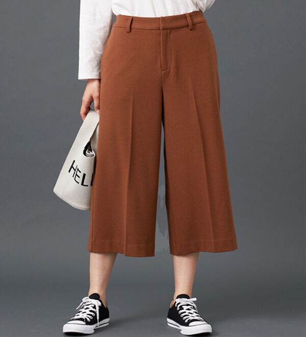 BELLUNA（ベルーナ）の「サマ見え（スーパーウォーム）ウール調センタープレスクロップドパンツ（クロップドパンツ）」｜キャメル