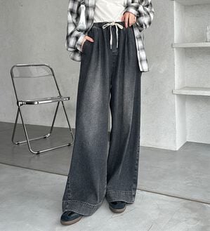 GeeRA（ジーラ）の「美脚見えイージーワイドデニムパンツ（フルレングスパンツ）」｜ブラック