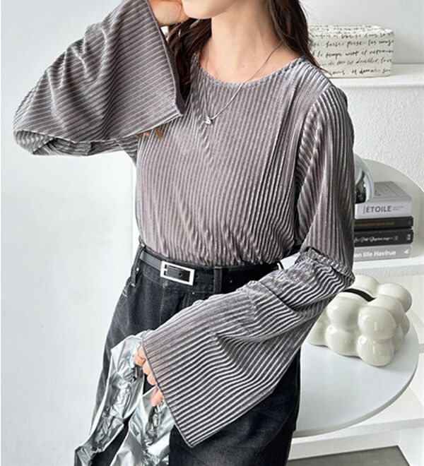 GeeRA（ジーラ）の「ストライプベロアフレアースリーブカットソー（カットソー）」｜グレー