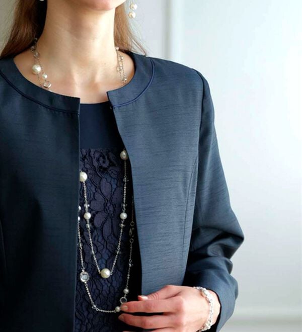 BELLUNA（ベルーナ）の「シャンタン素材ノーカラージャケットレースワンピースアンサンブル（ワンピースセットスーツ）」｜詳細画像