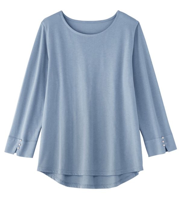 alotta（アロッタ）の「【選べる袖丈】柔らか綿混素材パール調ボタンＴシャツ（カットソー）」｜ダスティブルー　8分袖