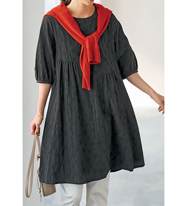 BELLUNA（ベルーナ）の「ナチュラルにお出かけ♪ドット柄チュニックワンピース（チュニックワンピース）」｜詳細画像