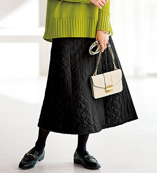 BELLUNA（ベルーナ）の「＜着るホカロン＞中わたキルトフレアースカート（ロングスカート）」｜黒