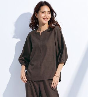 BELLUNA（ベルーナ）の「【シワになりにくい】ひんやりリネンライク素材キーネックブラウス・ワイドパンツ（ブラウス）」｜ブラウン キーネックブラウス