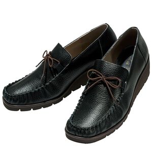 ルフラン（ルフラン）の「＜ラシーナコンフォート＞リボン付４Ｅ手縫いモカシン（フラットシューズ）」｜ブラック