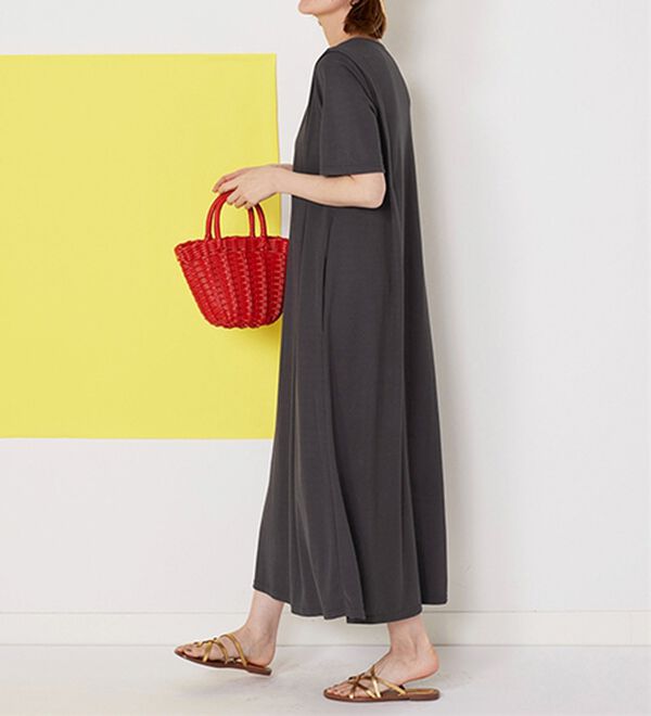 BELLUNA（ベルーナ）の「ヒンヤリ！タック使いかのこワンピース（カットソーワンピース）」｜詳細画像