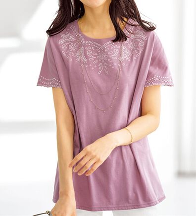 BELLUNA（ベルーナ）の「スカラップ刺しゅう華やぎプルオーバー（カットソー）」