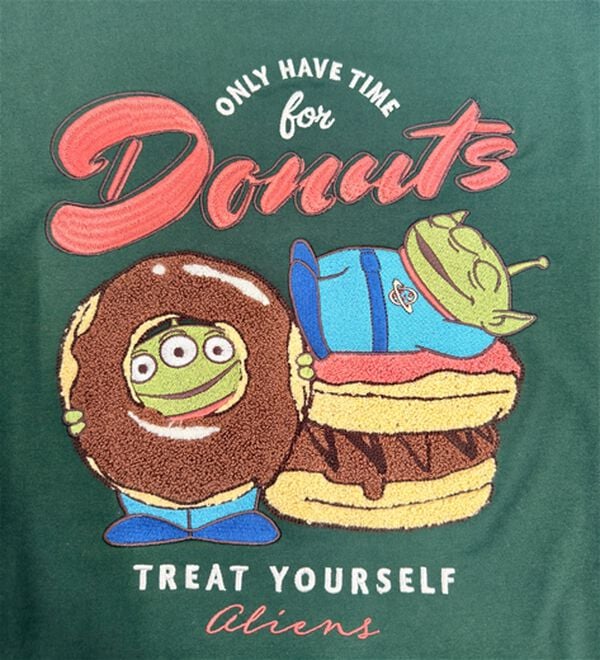 BELLUNA（ベルーナ）の「＜Ｄｉｓｎｅｙ＞【エイリアン】バックサガラ刺しゅうワイドシルエットＴシャツ（Tシャツ）」｜詳細画像