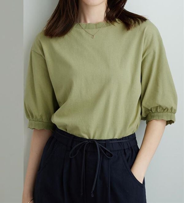 BELLUNA（ベルーナ）の「デザインリブ使いふんわり袖プルオーバー（カットソー）」｜詳細画像