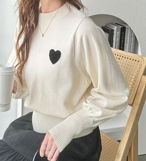 GeeRA（ジーラ）の「ハート刺繍ボリューム袖ニット（ニット・セーター）」｜アイボリー
