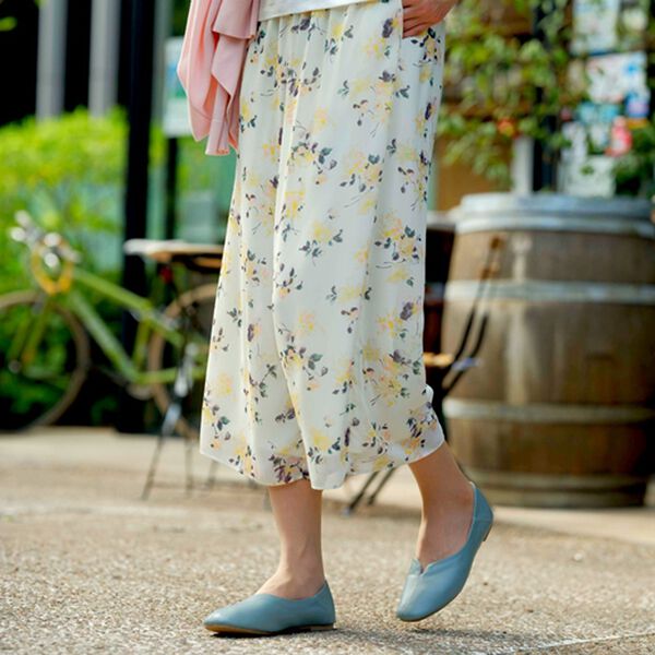 BELLUNA（ベルーナ）の「美ラインカッティングチラリ花柄パンプス（パンプス）」｜詳細画像