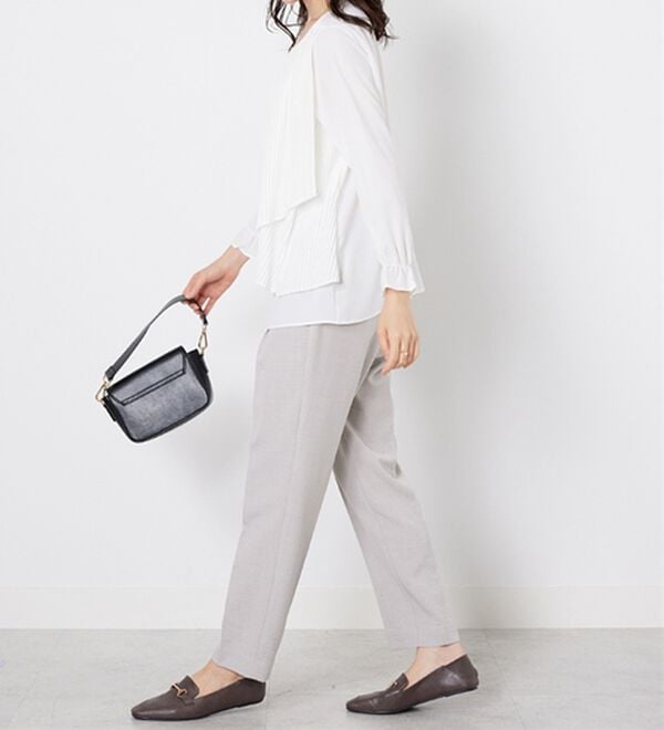 BELLUNA（ベルーナ）の「【Ｌａｇｒｉｌｕａ】プリーツ使いアシメデザインブラウス（ブラウス）」｜詳細画像