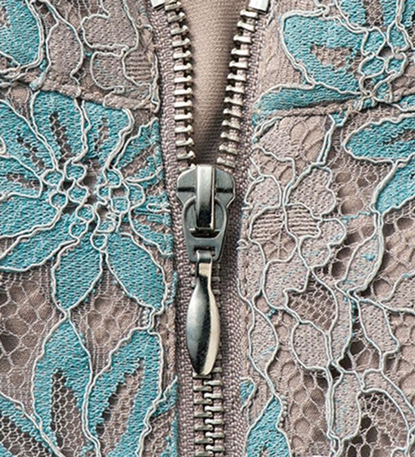 VINNO（ヴィノ）の「総レースノーカラーブルゾン（ブルゾン）」｜詳細画像