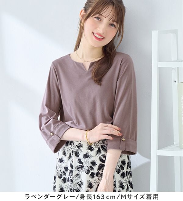 alotta（アロッタ）の「さらっと綿混素材 金ボタンデザインTシャツ（カットソー）」｜詳細画像