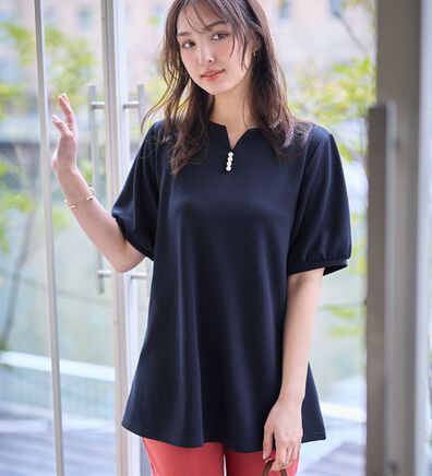 alotta（アロッタ）の「【接触冷感】エンボス素材パール調ボタンチュニック（チュニック）」