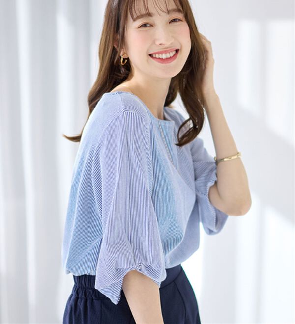 alotta（アロッタ）の「さらっと軽い綿混ストライプ袖タックプルオーバー（ブラウス）」｜ブルー系