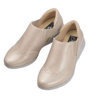 ルフラン（ルフラン）の「ラックウォーク　４Ｅ牛革ウィングチップスリッポン（スリッポン）」｜パールベージュ