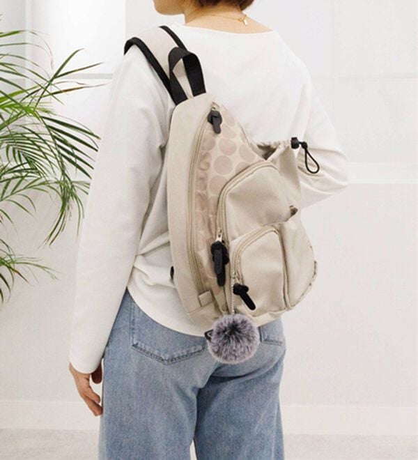 BELLUNA（ベルーナ）の「気がきく小回り優秀ボディバッグ（リュック）」｜詳細画像