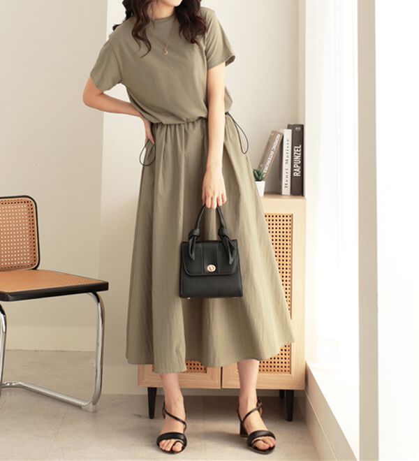 Viola e Viola（ヴィオラ エ ヴィオラ）の「【Ｍ～５Ｌ】ゆったり異素材ドッキングワンピース（ドッキングワンピース）」｜詳細画像