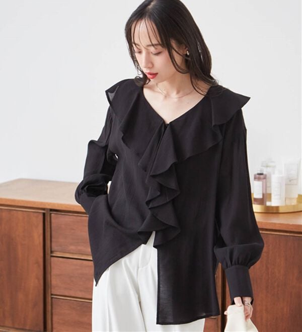 RANAN（ラナン）の「ラッフルフリルオーバーブラウス（ブラウス）」｜詳細画像