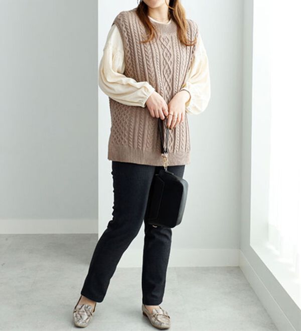 BELLUNA（ベルーナ）の「スリットデザインケーブル柄ニットベスト（ベスト）」｜詳細画像