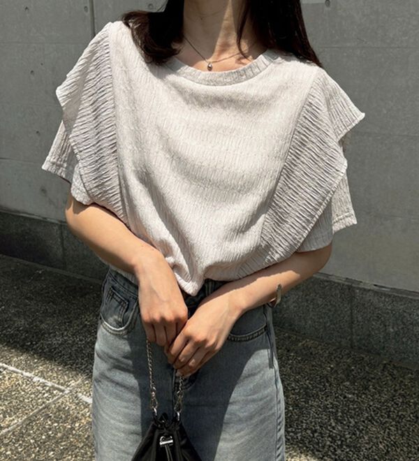 GeeRA（ジーラ）の「ラッフルショルダー表面感カットソー（カットソー）」｜詳細画像