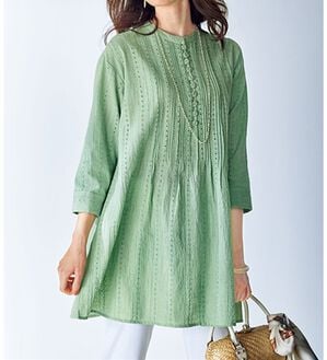 BELLUNA（ベルーナ）の「綿１００％スラブピンタック刺しゅうチュニック（チュニック）」｜セージ