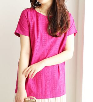 BELLUNA（ベルーナ）の「幾何柄&times;花柄レース使いプルオーバー（カットソー）」｜ラズベリー